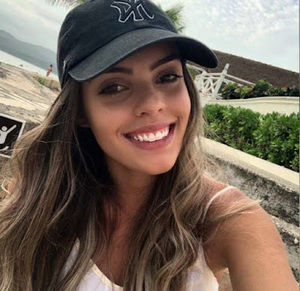 Meet your Posher, Aline